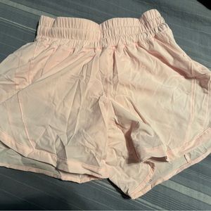 NWOT Lululemon 5” Track That Mid rise lined shorts